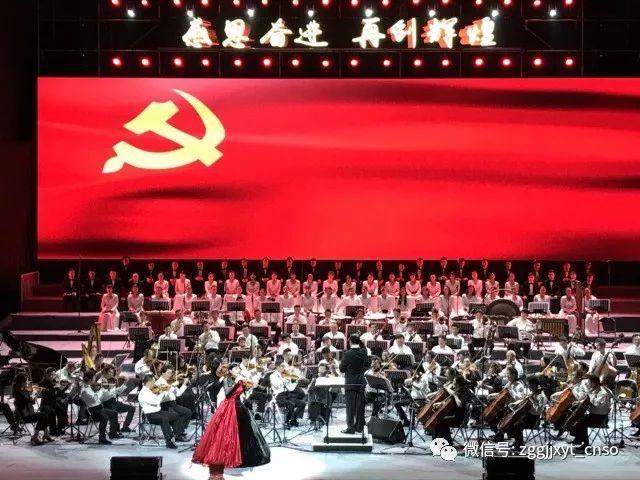 救援矮小的女孩